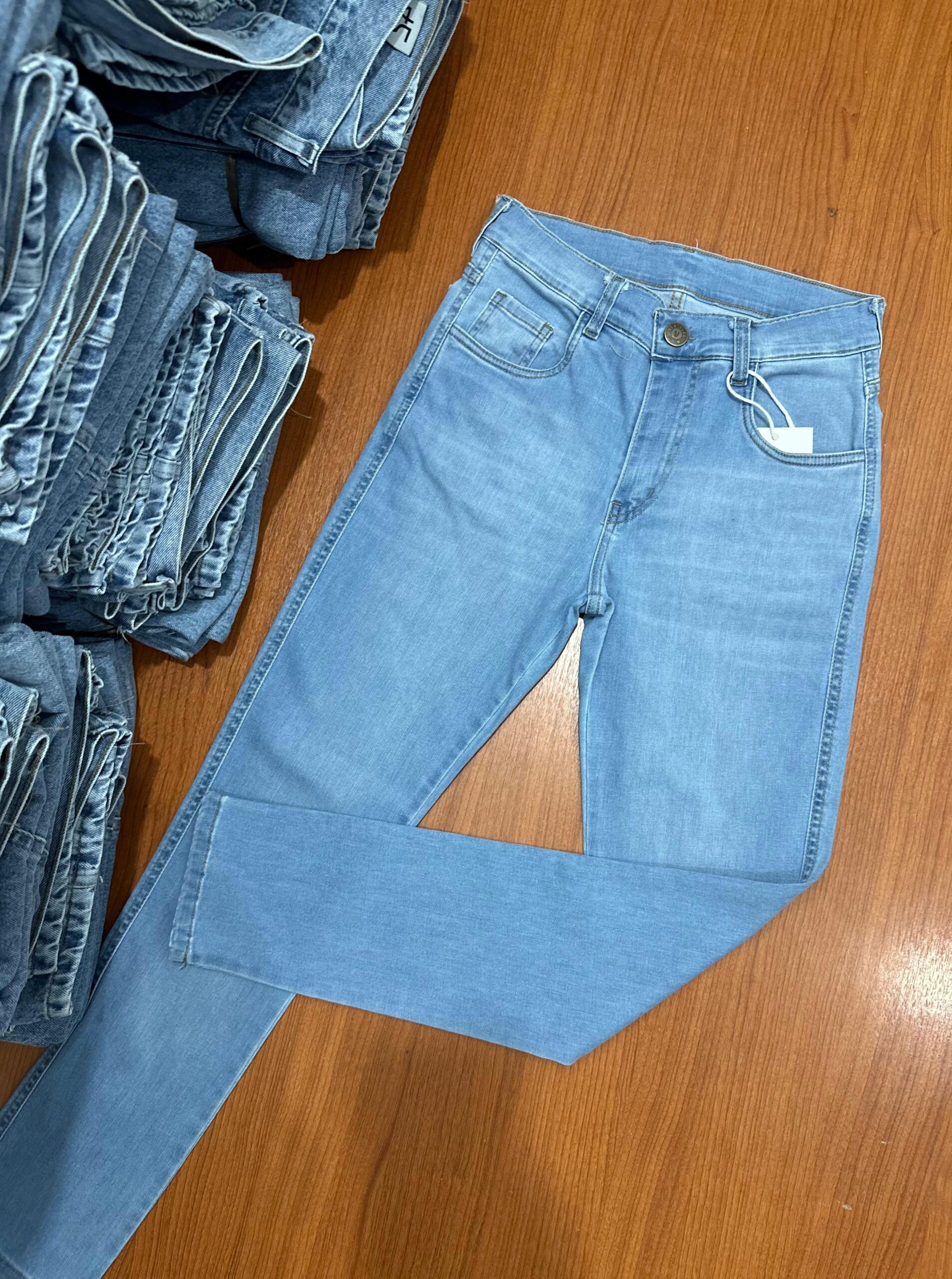 SKINNY CELESTE LOCALIZADO “ PARIS”