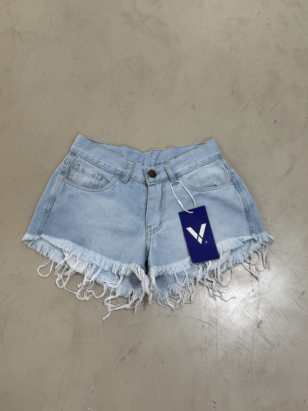 SHORT FLECO  CELESTE LOCALIZADO >>tiro bajo