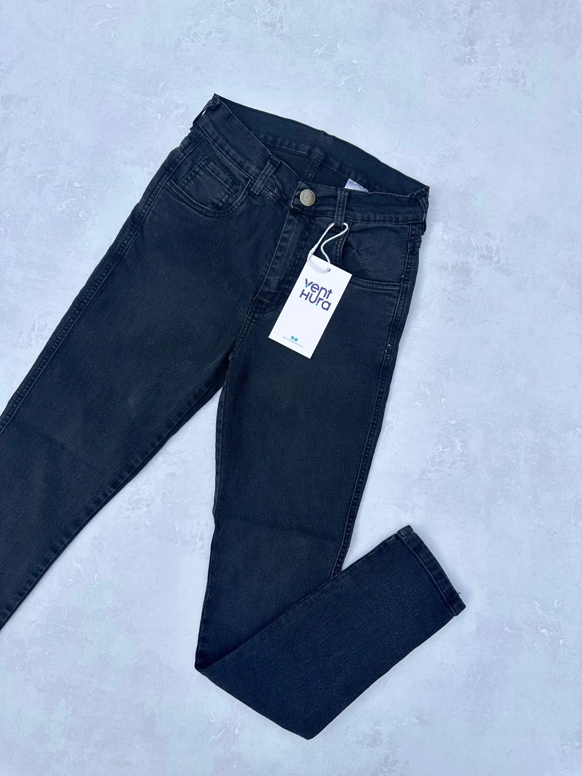 SKINNY ELASTIZADO GRIS LOCALIZADO