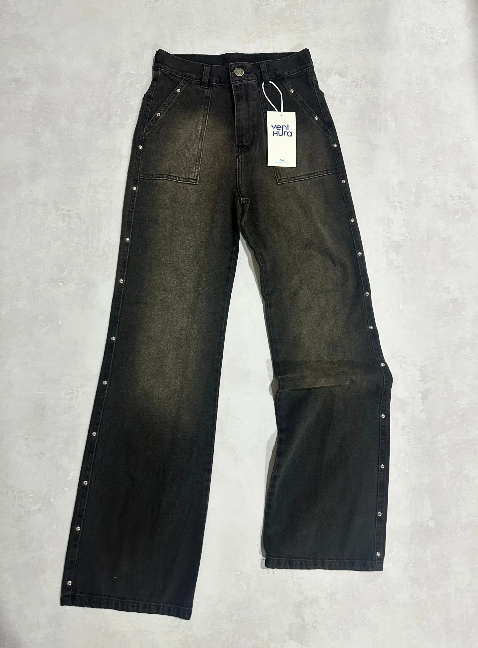 WIDE LEG RÍGIDO GRIS MATIZADO CON TACHAS ✨