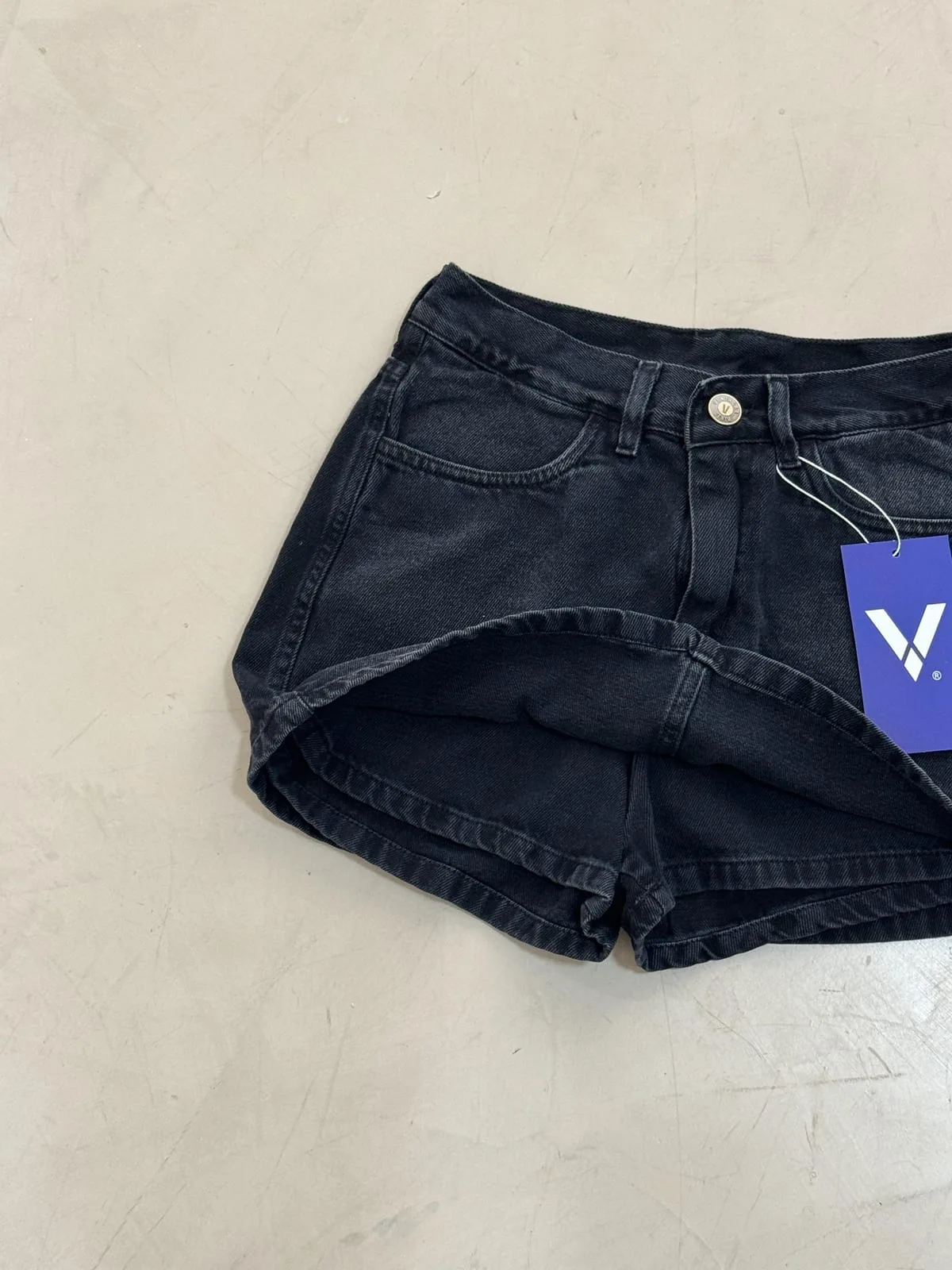 Pollera short rígido gris localizado - Venthura